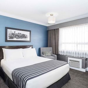 Standard Room 1 Queen Bed